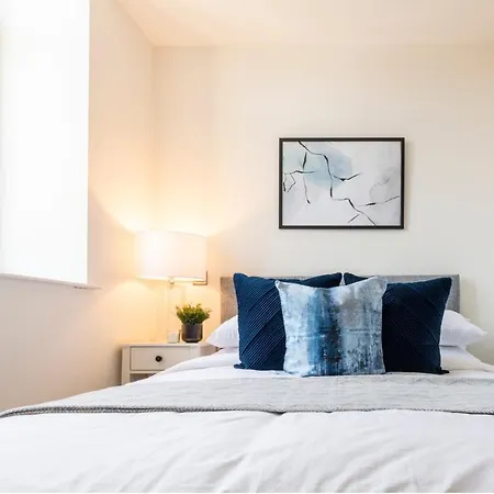Stylish 2 Bed Close To * Bradford (West Yorkshire)