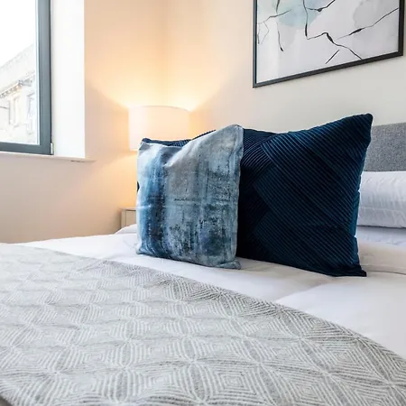 Stylish 2 Bed Close To * Bradford (West Yorkshire)