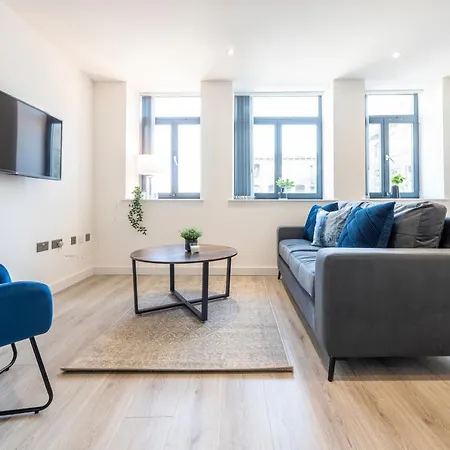 Stylish 2 Bed Close To *