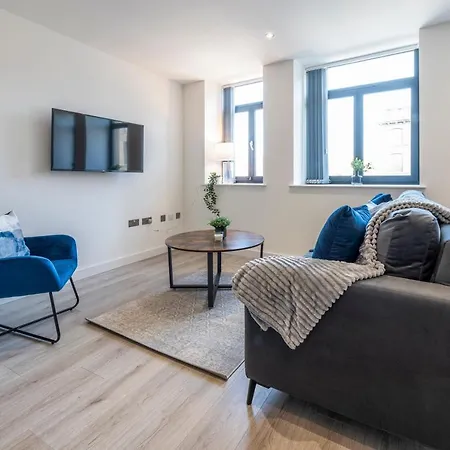 Apartment Stylish 2 Bed Close To *