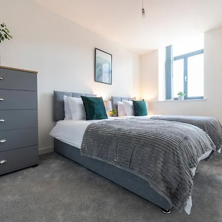 Stylish 2 Bed Close To Bradford (West Yorkshire)