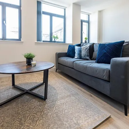 Stylish 2 Bed Close To Bradford (West Yorkshire)