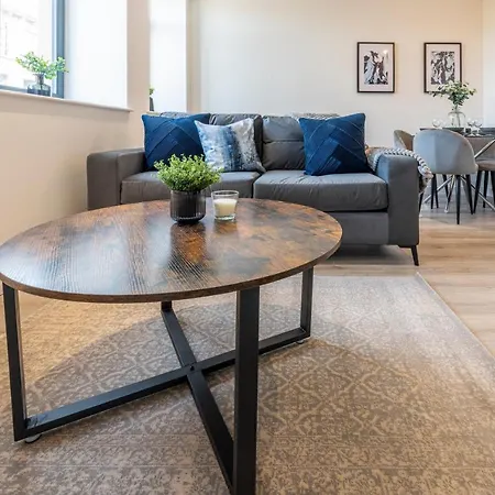 Apartment Stylish 2 Bed Close To