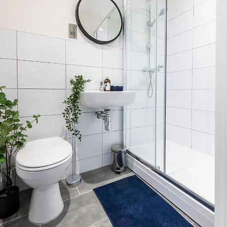 Stylish 2 Bed Close To Bradford (West Yorkshire)